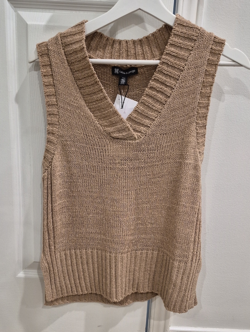 Club Monaco Beige/Tan Knit V‑Neck Sweater Vest